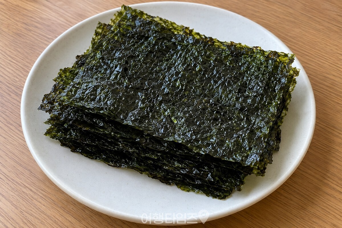 접시에 담아 식힌 바삭한 구운 김 / 기사 이해를 돕기 위한 생성형 이미지