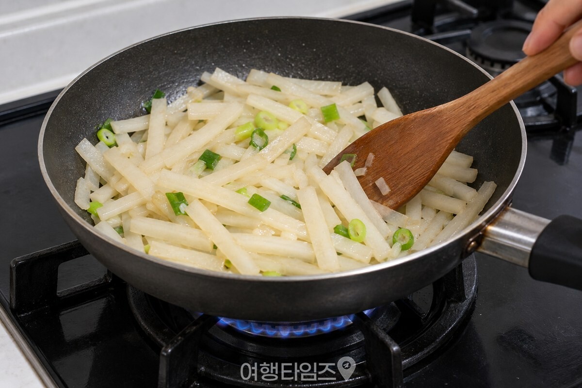 팬에서 가장자리가 투명해지기 시작한 무채 / 기사 이해를 돕기 위한 생성형 이미지