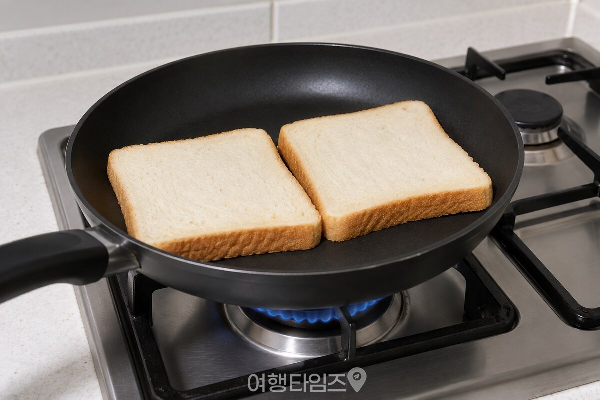 마요네즈 바른 면을 아래로 놓은 식빵 / 기사 이해를 돕기 위한 생성형 이미지