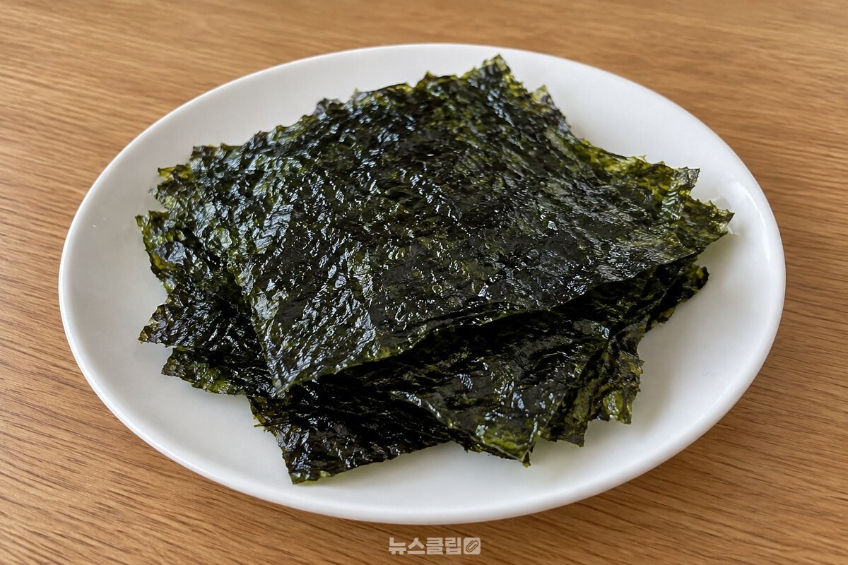 접시에 담아 낸 바삭한 구운 김 / 기사 이해를 돕기 위한 생성형 이미지