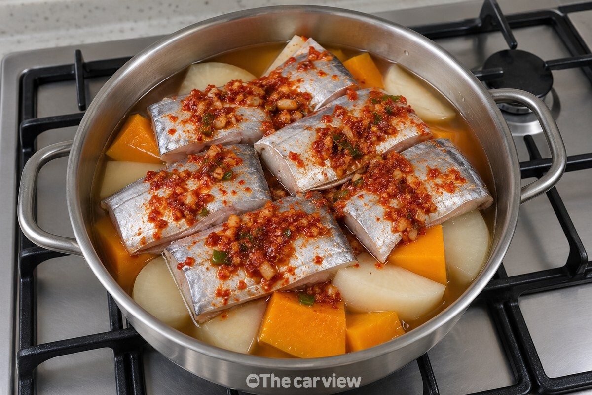 무와 늙은호박 위에 갈치와 양념을 올린 냄비 / 기사 이해를 돕기 위한 생성형 이미지