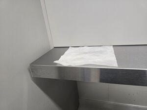 "버리기 전에 한번 활용하면 경제적입니다" 다 쓴 건조기 시트를 가스레인지 후드 위에 올려보세요
