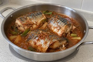 "비린내가 확 줄어듭니다" 고등어조림에 '이것' 한꼬집 넣었더니 맛집보다 맛있다고 난리입니다