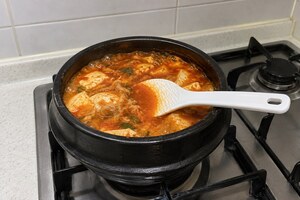 "순두부찌개 간, 소금 말고 '이것' 한 큰술 해보세요"…조미료 없이 식당 국물 맛이 납니다